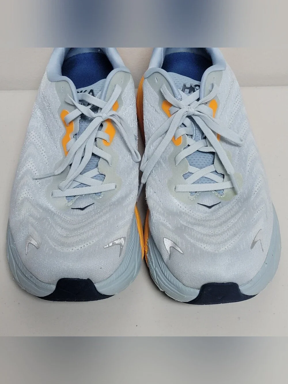 HOKA One One Arahi Men's Men's Light Blue & Orange Running Shoes Size 12D.